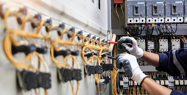 Professional Electrician technician working in Encantada-Ranchito-El Calaboz, TX